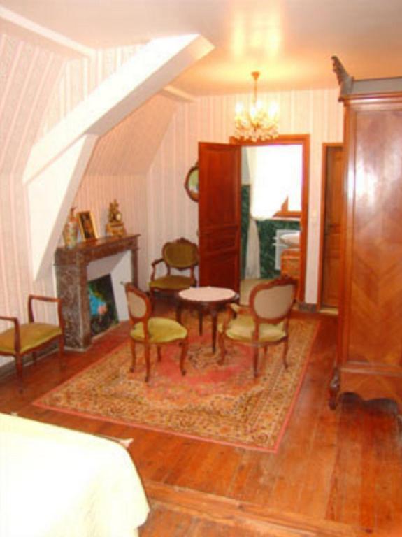 Chateau De La Court D'Aron Saint-Cyr-en-Talmondais Habitación foto